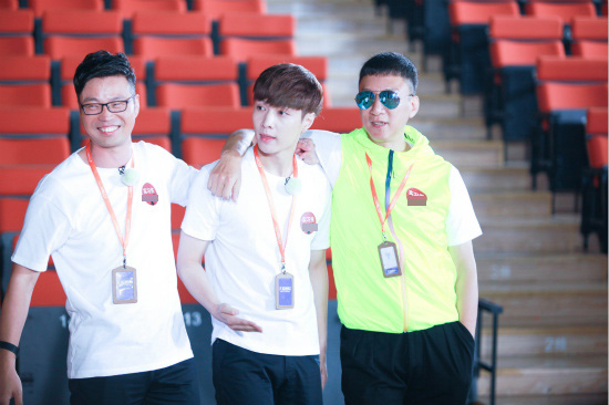 极限挑战颜王变幼稚王 孙红雷展暖心性情