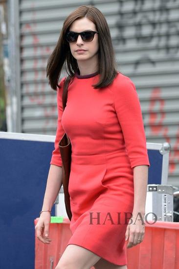 安妮·海瑟薇 (Anne Hathaway) 新片《实习生》(The Intern) 街拍Look 10