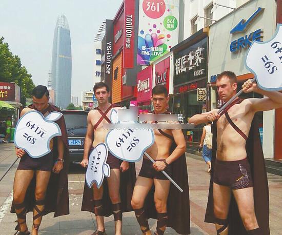 “斯巴達勇士”現身濟南街頭 微博截圖