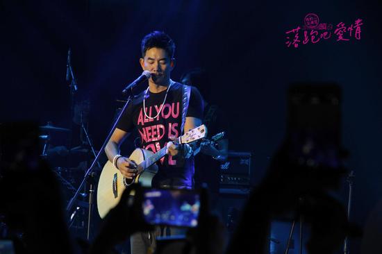 任贤齐现场热力开唱