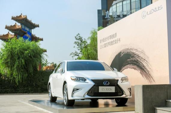 新雷克萨斯ES 300h