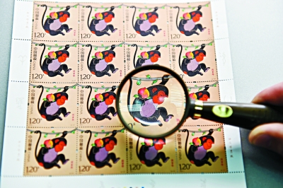 8月6日拍摄的《丙申年》猴票图版。 新华社记者 李鑫摄