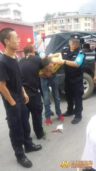 雅安天全某中学外发生一起杀人事件