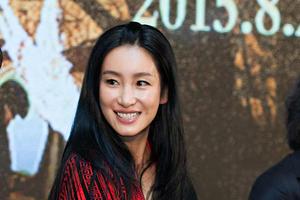 《三城记》秦海璐性感亮相获赞"人生赢家"