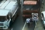 监控：大货车超车失控连撞七车 男女遭径直碾过