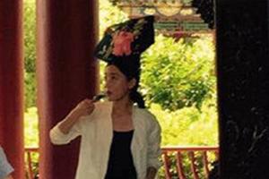 袁姗姗新剧穿清装吃冰棍儿 杜潇潇上身