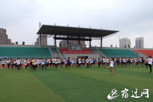 江苏师范大学学生在宿迁中小学推广中华五禽