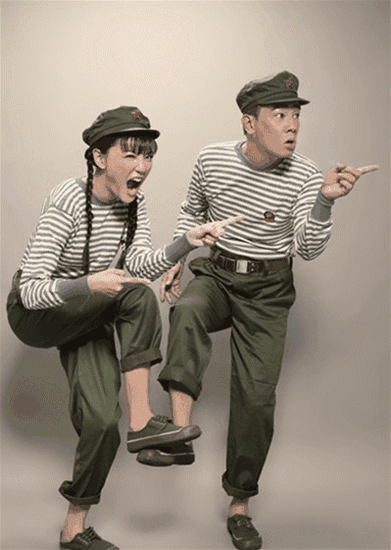 因为宠爱她,看她笑,陪她闹,和她一起拍她喜欢的俏皮婚纱照