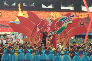 陈思思韩磊唱响民运会主题曲《圆梦中华》