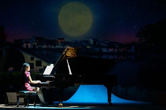 触动韩煦音乐绣演出现场