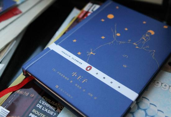 刘烨书房显眼位置上摆着《小王子》