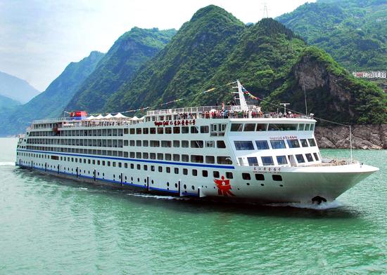 乘“黄金游轮”游三峡