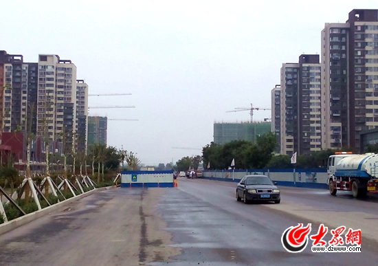 凤凰路规划作为济南市东部主干道，但目前“断头”问题不少。