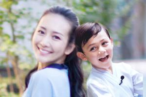 王鸥微博晒“男友 示爱诺一好害羞