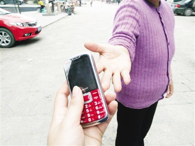 宁波两骗子假装落难街头借手机 专找未成年人