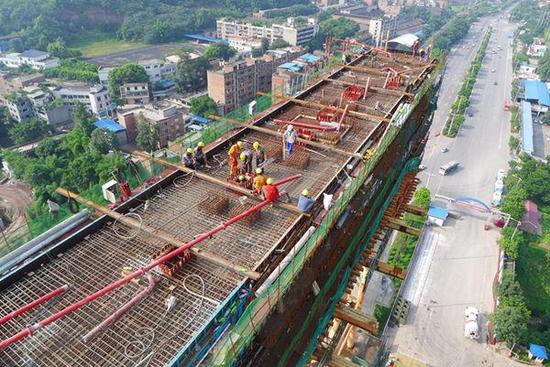 世界最大跨度公铁两用桥首个主墩封顶