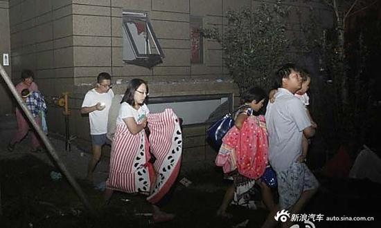 天津滨海爆炸 雷诺仓储场大量被烧毁_合肥汽车网