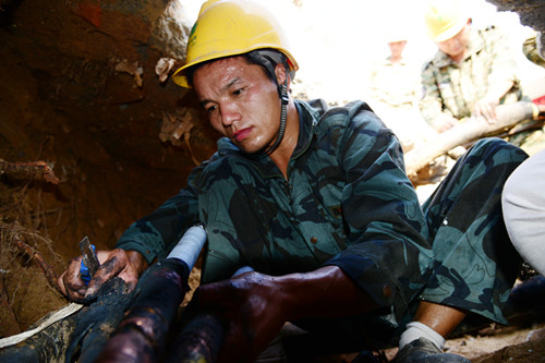 平顶山供电公司:烈日下的地道战