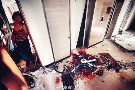天津爆炸事故：居民被落物砸中头部遇难