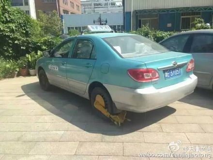 天津坐地起价出租车被交管部门吊销营业执照|