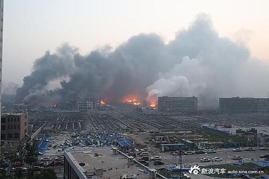 天津滨海爆炸 雷诺仓储场大量被烧毁_合肥汽车网