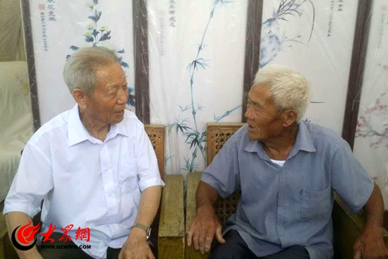 89岁的袁永福与91岁的滕光义时隔68年再重逢，两人追忆抗战往事。