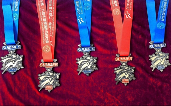 六盘水马拉松完赛奖牌出炉 绿色雪花诠释凉都