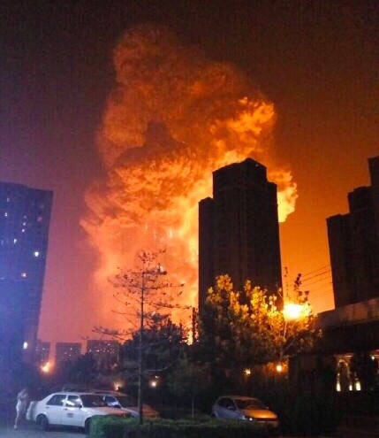 天津塘沽一危险品仓库发生爆炸