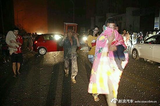 天津滨海爆炸 雷诺仓储场大量被烧毁_合肥汽车网