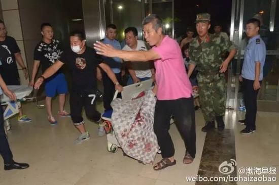 泰达医院转移伤员现场