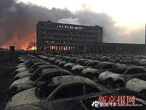 天津滨海爆炸 雷诺仓储场大量被烧毁_合肥汽车网
