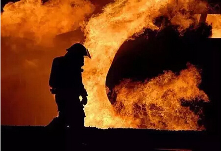 克丽缇娜为天津8.12爆炸事故祈福并捐款50万