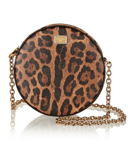 豹纹裙子配什么上衣好看?