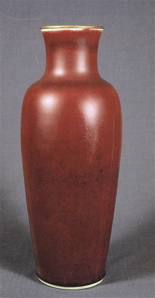图5，清康熙官窑郎窑红釉观音尊，高43厘米，南京博物院藏