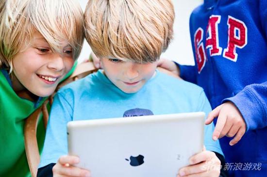 children-playing-ipad