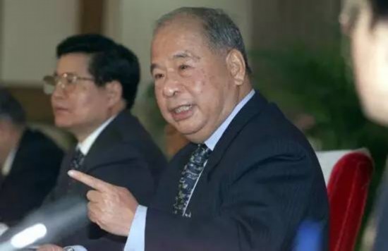 尉健行