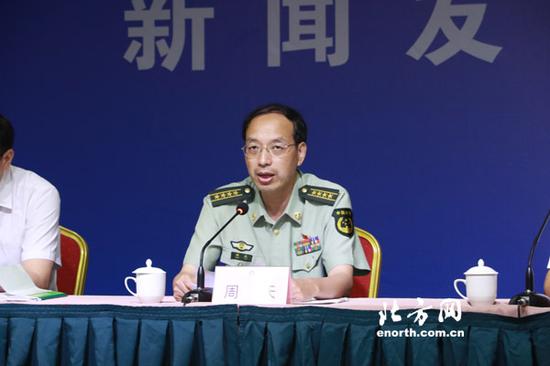 天津市公安消防局局长周天就事故现场救援情况进行通报