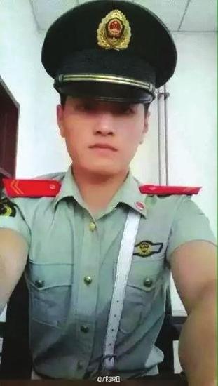 成圆,湖南省永州人,天津开发支队八大街中队消防员,是第一批进入火场的人员,如果有谁见到了,请通知一声 15019991469。网友@邝彦祖