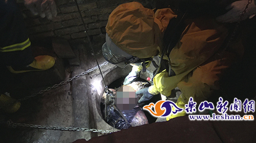 老人被救起,已无生命体征。