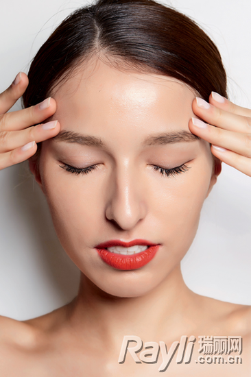 百雀羚骄阳倍护防晒乳怎么用139？