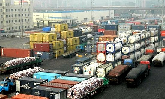 爆炸前瑞海公司的危化品堆场