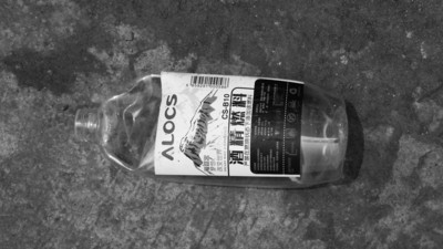 装酒精的塑料瓶。