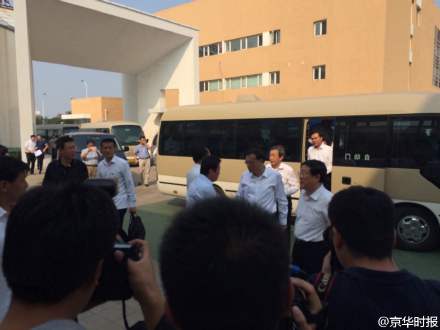 李克强看望安置点群众