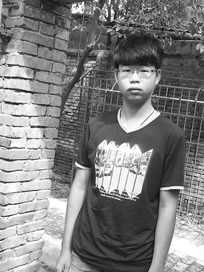 程陽幫母親整理廢品