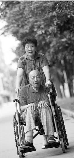 单观义与老伴项美玉。