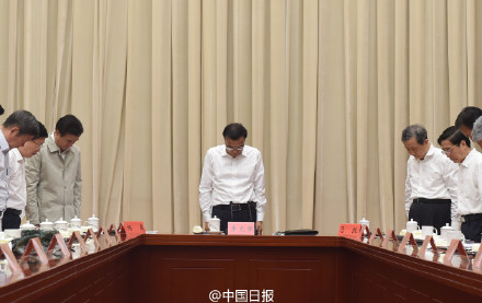 李克强提议为天津特大火灾爆炸事故所有遇难者默哀