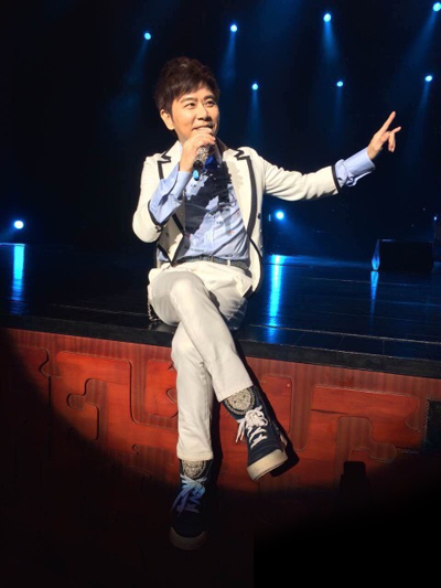 伍思凯巡回演唱会郑州站落幕 经典连唱