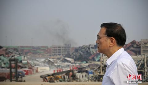 16日下午，李克强抵达天津“8·12”瑞海公司危险品仓库特别重大火灾爆炸事故现场。