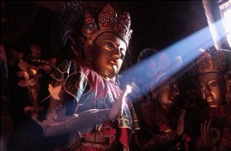 年轻时就信佛是否会与生活和事业发生抵触？