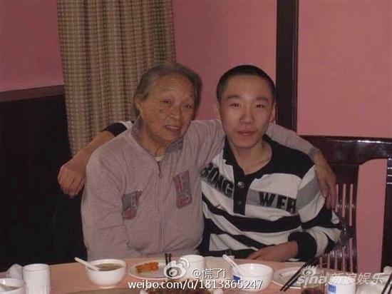 网曝柏青孙子赴爆炸地救援失联 明星祈福